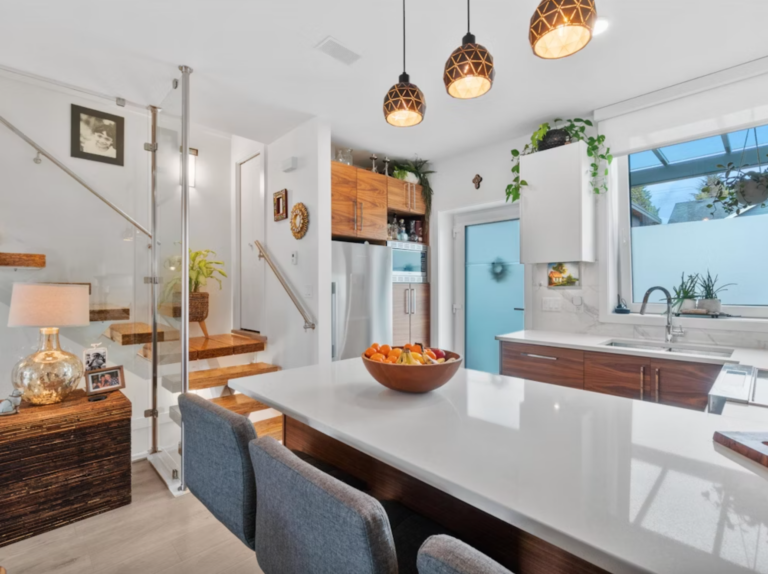 34 720 E 3RD STREET,